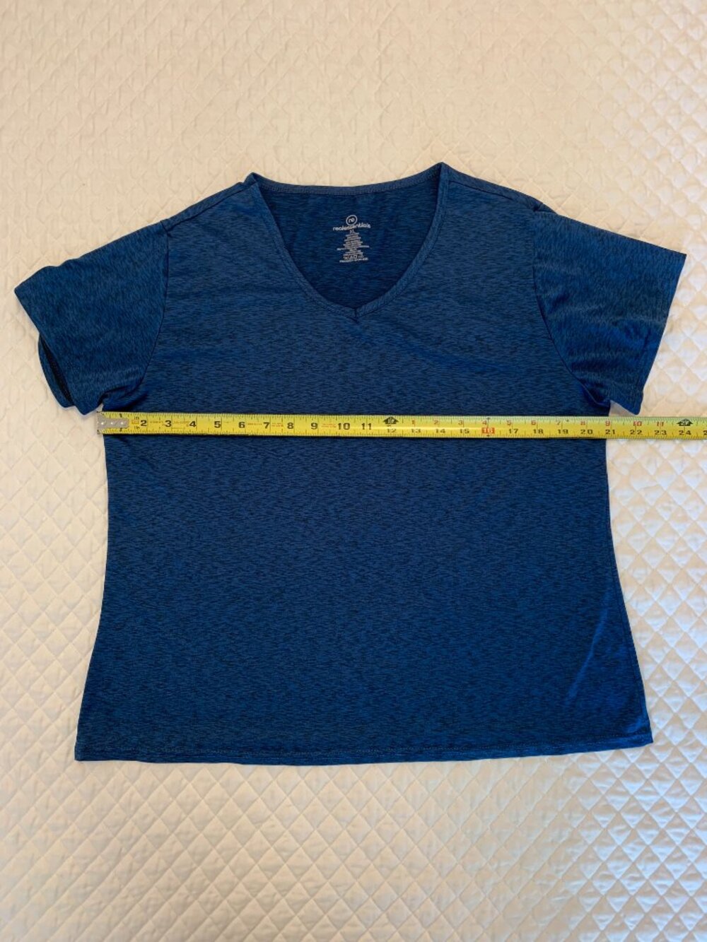 Set of 5 Women's Real Essentials Dry-Fit Short Sleeve V Neck Workout T Shirts XL - Picture 3 of 4